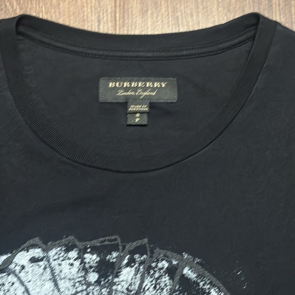 🔥🔥🔥 VTG Burberry Black Short Sleeve Tee Size: Small🔥🔥🔥 - Picture 3 of 8